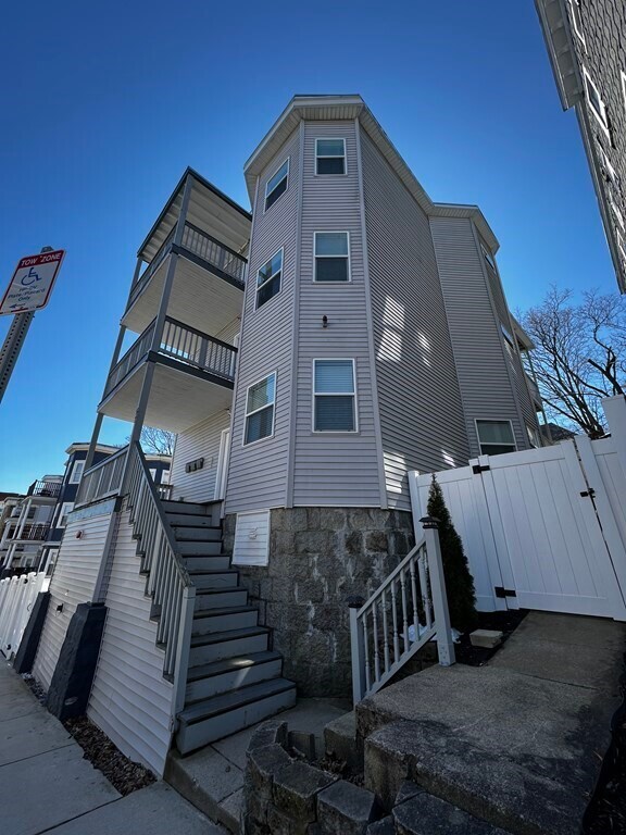 Building Photo - 53 Woodford St