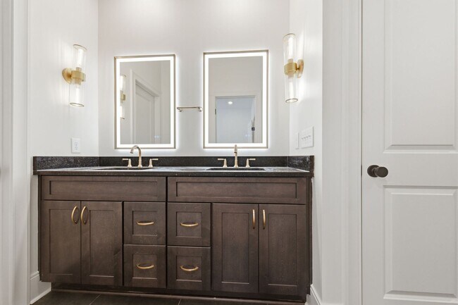 Building Photo - 4 Bed 4 Bath Newly-Built Townhome | Charlotte Park