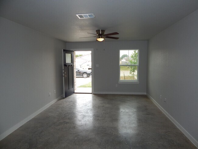 Building Photo - 1415 Shoshoni Trail