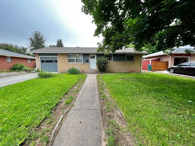 Building Photo - Beautifully Remodeled 5 Bed 2 Bath House i...