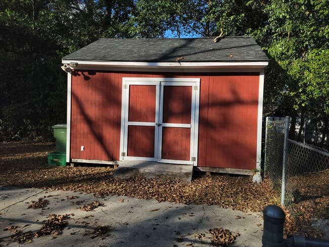 Building Photo - 3 Bedroom 1.5 bath House Florence!