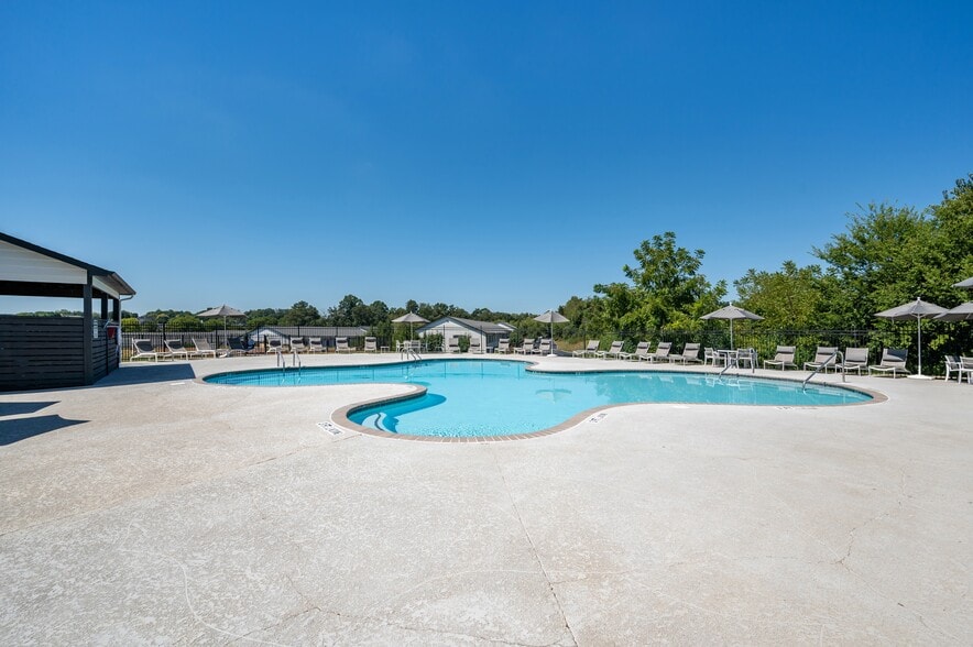 Building Photo - Smoky Crossing Apartment Homes