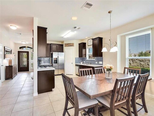 Building Photo - 140 Moulins Ln