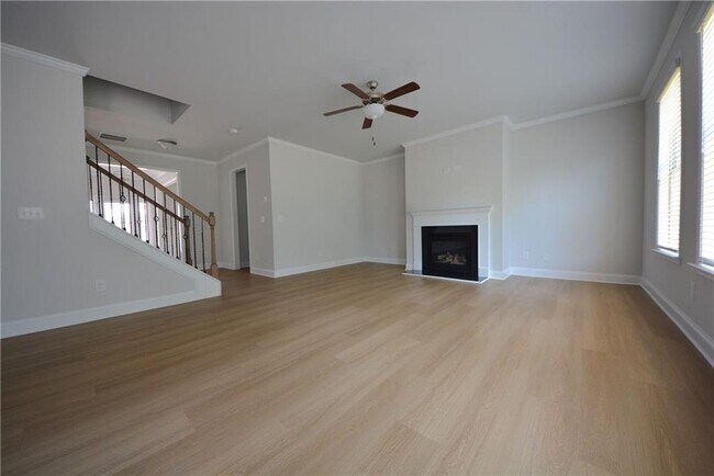 Building Photo - 547 Hellen Vly Dr