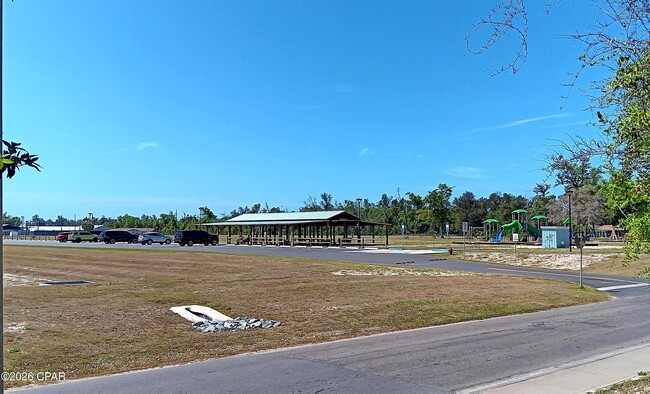 Building Photo - 648 N 9th Plaza