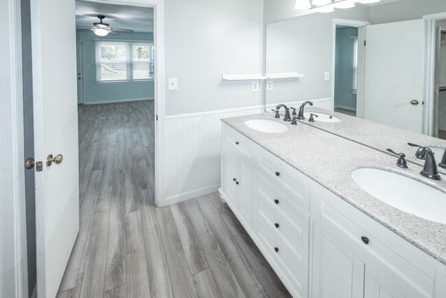 Building Photo - BEAUTIFUL HOME FOR RENT IN GLENWOOD AREA