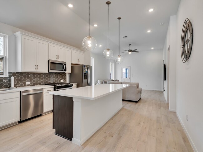 Building Photo - 21143 Austin Chalk Dr