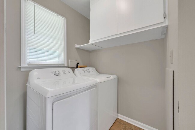 Building Photo - 7863 NC-163
