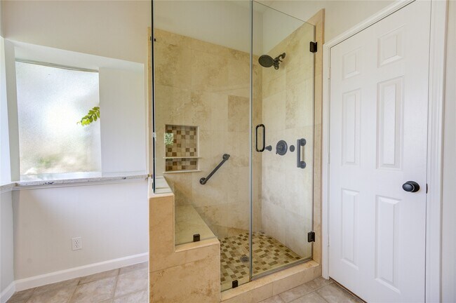 Building Photo - 15831 Laurel Cove