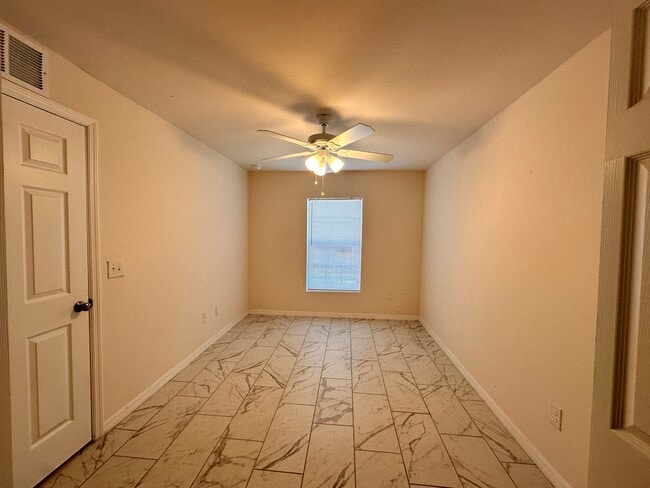 Building Photo - 528 SE 4th Terrace