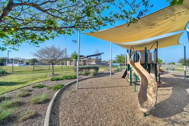 Building Photo - 7001 Tonka Ln