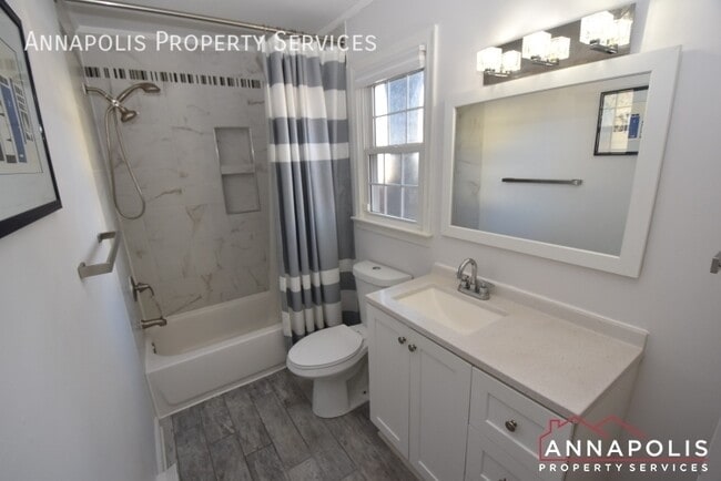 Building Photo - 1011 Hyde Park Dr