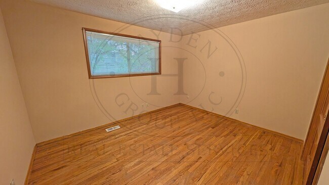 Building Photo - 15166 SE Topaz Ave