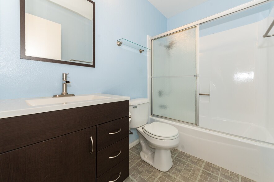 2nd Bathroom - 10913 Draco Rd