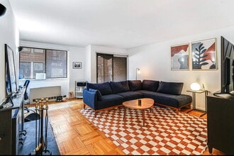 Building Photo - This generously proportioned, south-facing...