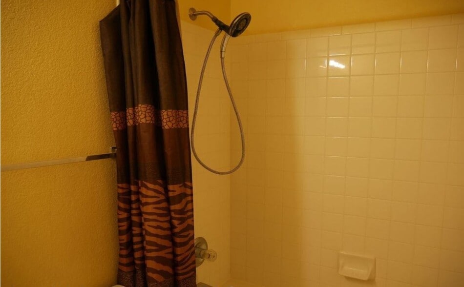 upstairs full bath - 47 Latrobe Post