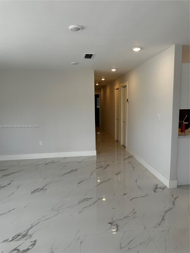 Building Photo - 828 NW 23rd Ct