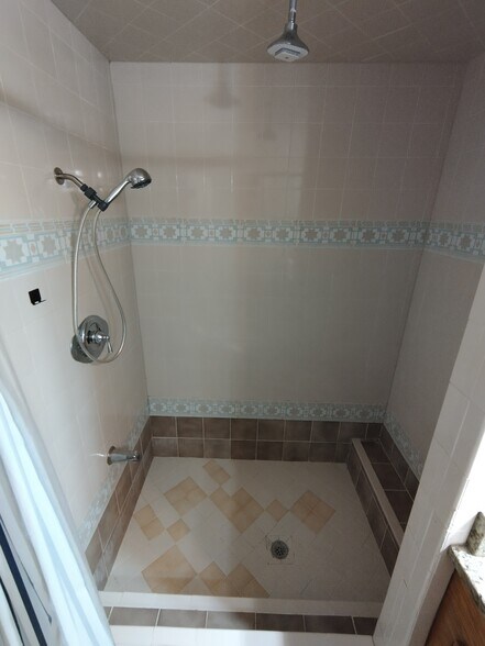 luxury sunken double shower - 410 W Aviation Blvd