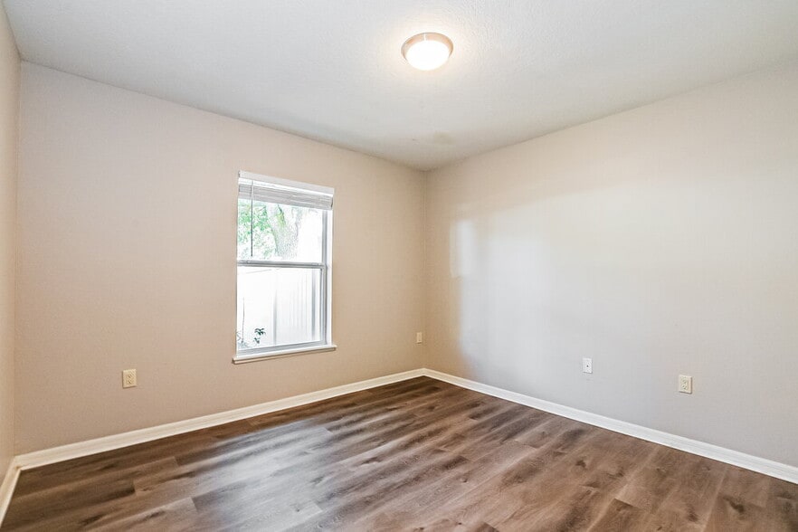 Building Photo - 801 Clear Brook Ct