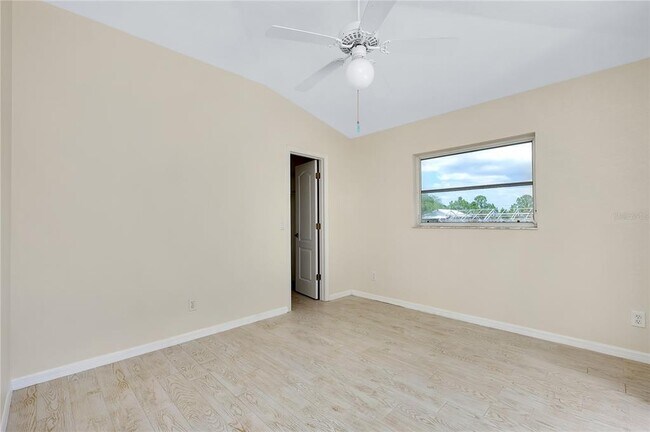 Building Photo - 15140 Lyneburg Ave