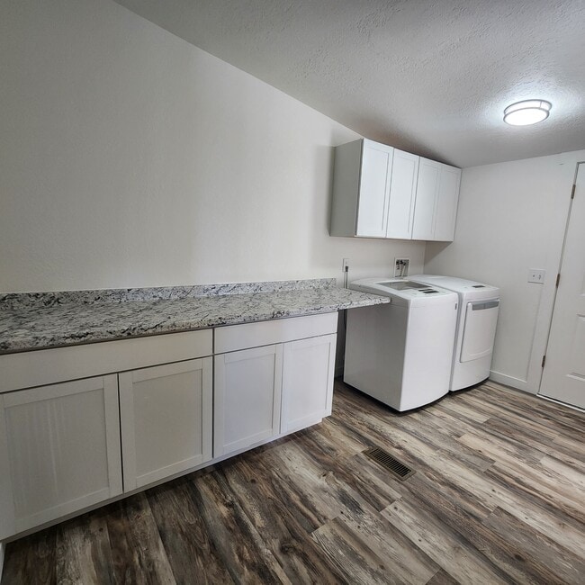 Building Photo - 21533 W Laura St