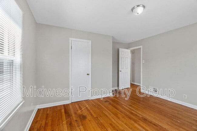 Building Photo - 819 St. Charles Avenue