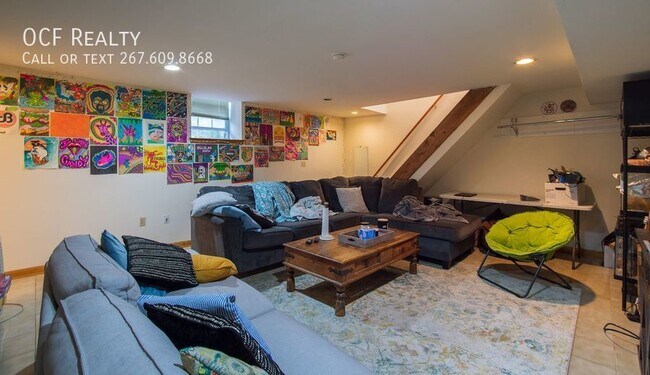 Building Photo - Three Bedroom Graduate Hospital Apartment