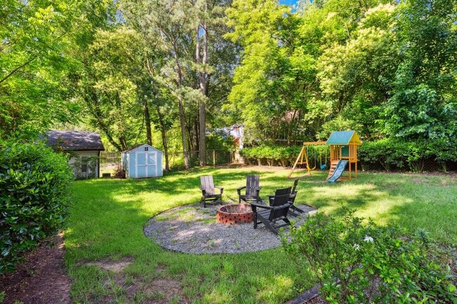 Building Photo - 3bd/2ba Two-Story Home in Durham Only 1 Mile from Downtown!