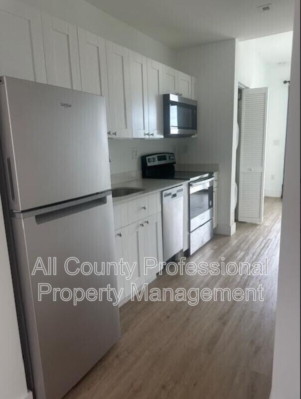 Building Photo - 4100 SW 64th Ave