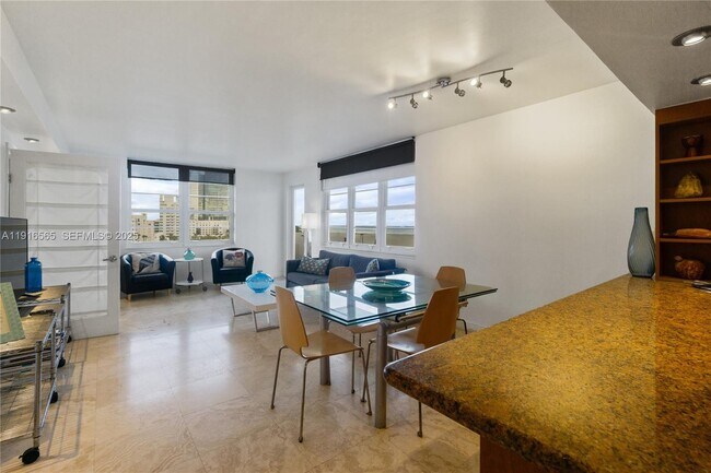 Building Photo - 100 Lincoln Rd