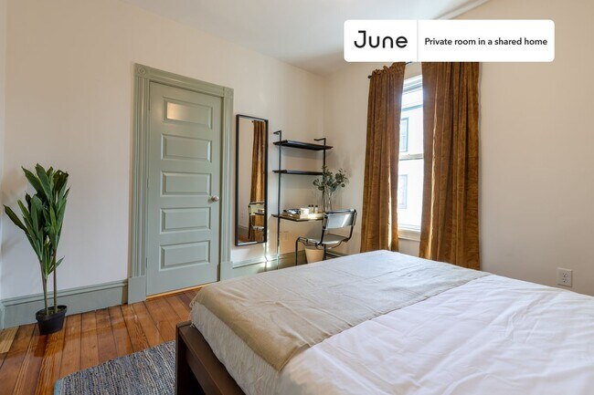 Building Photo - Room in Shared 4 bed/1 bath home