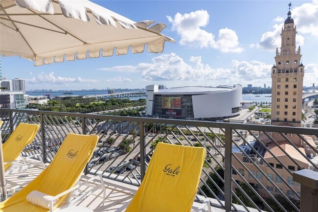 Building Photo - 601 NE 1st Ave