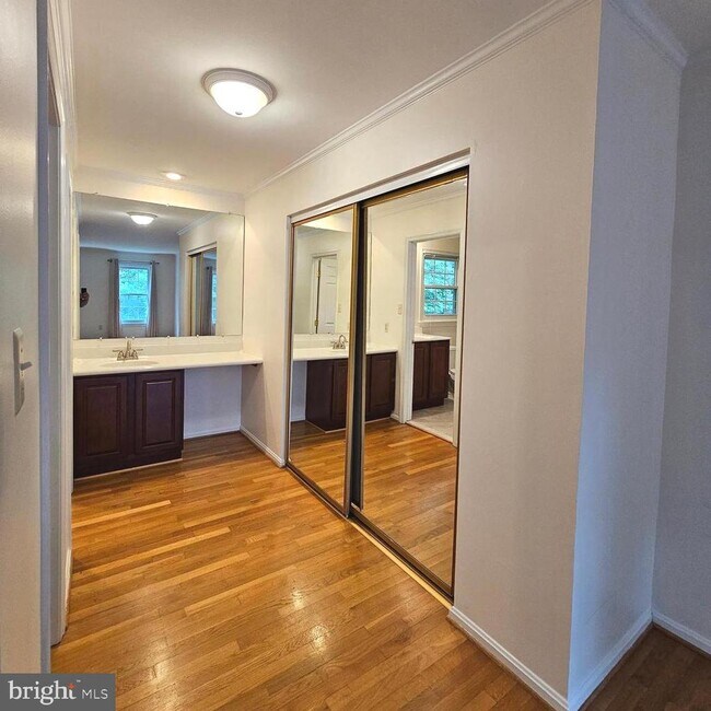 Building Photo - 6004 Station View Ct