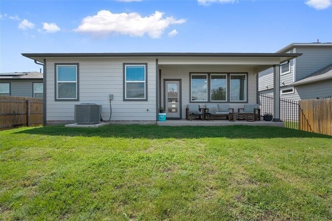 Building Photo - 13821 Zuhause Dr