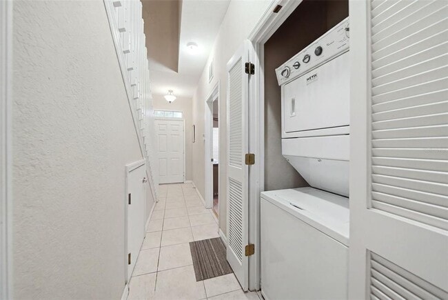 Building Photo - 2402 Caravelle Cir