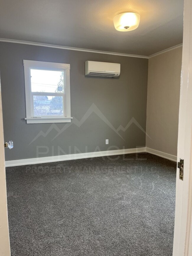 Building Photo - 1-5 1/2 Chicago Ave