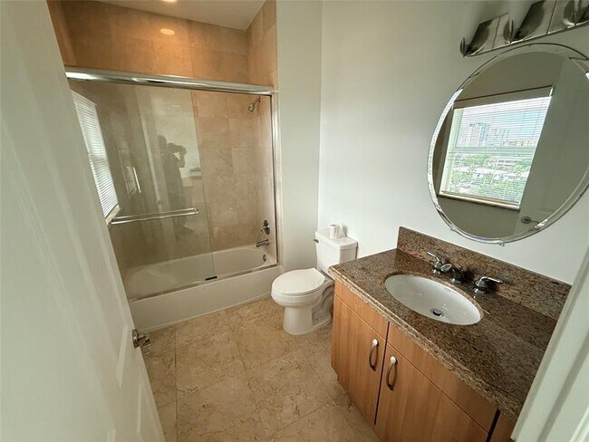 Building Photo - 3210 NE 5th St