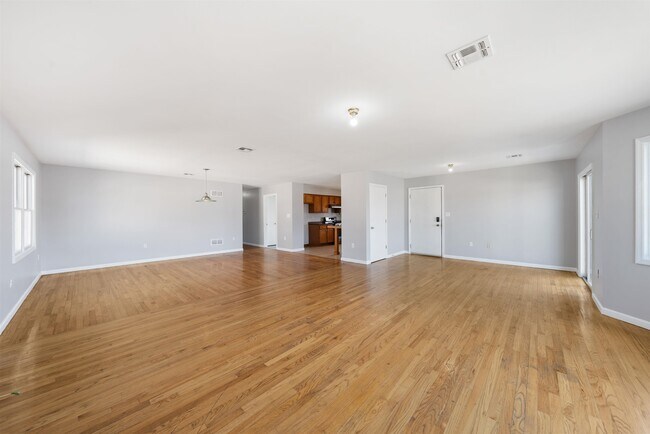 Building Photo - 196 Sandford Ave