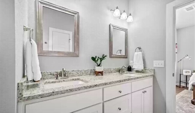 Building Photo - Come live in this brand new duplex in the heart of NWA