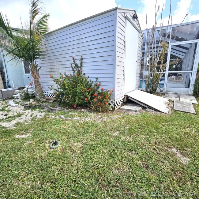 Building Photo - 2720 SE Kern Rd