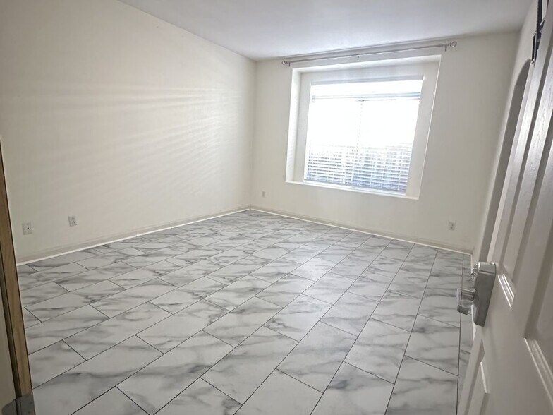 Building Photo - 28605 Broadstone Way