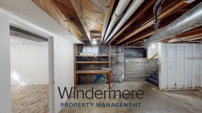 Building Photo - 604 W Cherry St