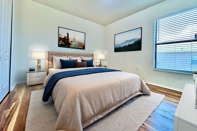Building Photo - Designed for Living! 4beds, 2baths & scree...
