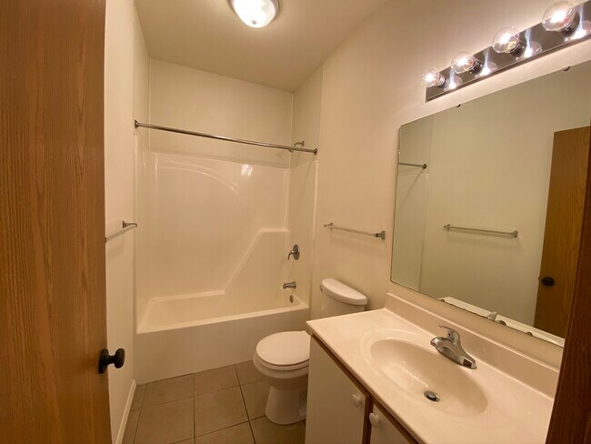 Building Photo - 301 South 4th Street, Unit 1BR