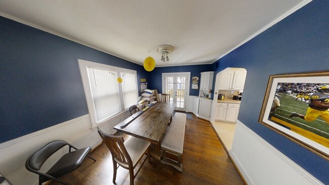 Building Photo - 811 Rose Ave