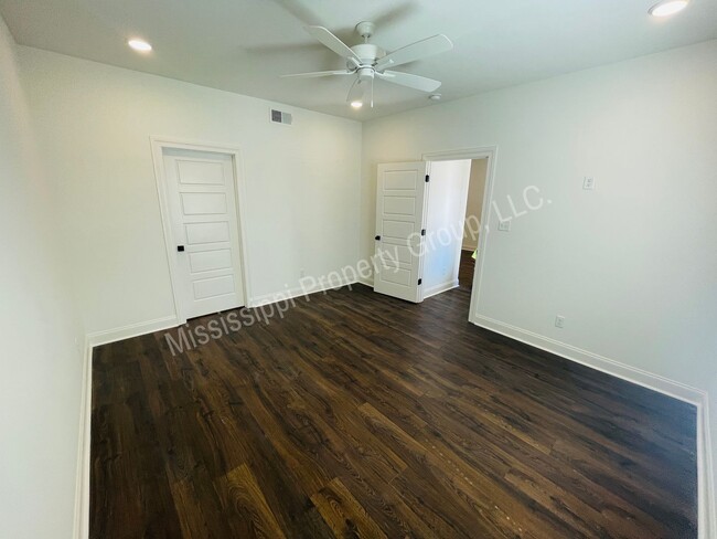 Building Photo - 3BD/3.5BA FOR RENT IN MEADOWCREST