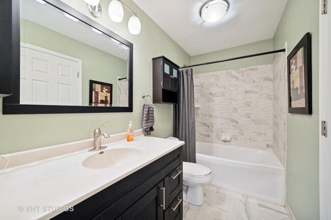 Building Photo - 4 bedroom in Naperville IL 60563