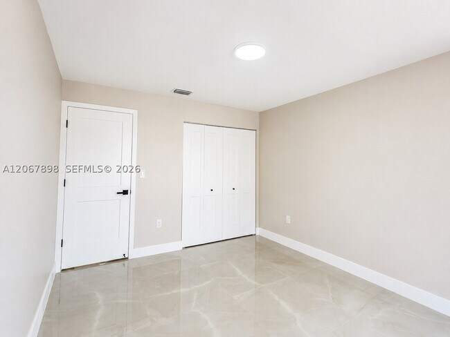 Building Photo - 14124 Kendale Lakes Cir