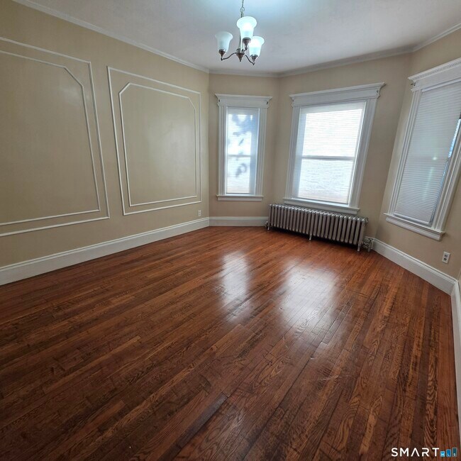 Building Photo - 142 Oakland Terrace
