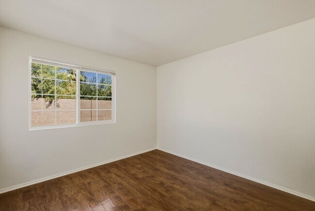 Building Photo - 45 N Phyllis